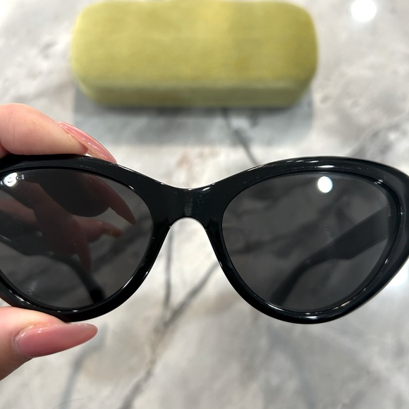 Authentic GUCCI Cat-Eye Sunglasses🖤 - Picture 10 of 12